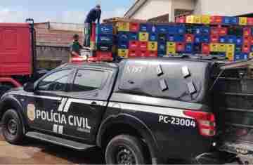  PCPR faz descarte de 400 engradados de cervejas falsificadas